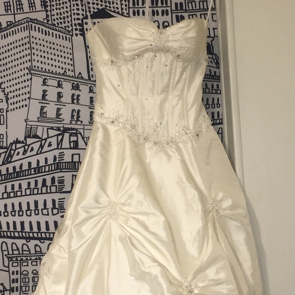 Wedding Dress - Picture 5 of 8